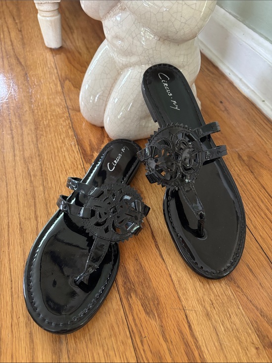 Circus by Sam Edelman Shoes - Circus NY by Sam Edelman Canyon Flat Medallion Sandals